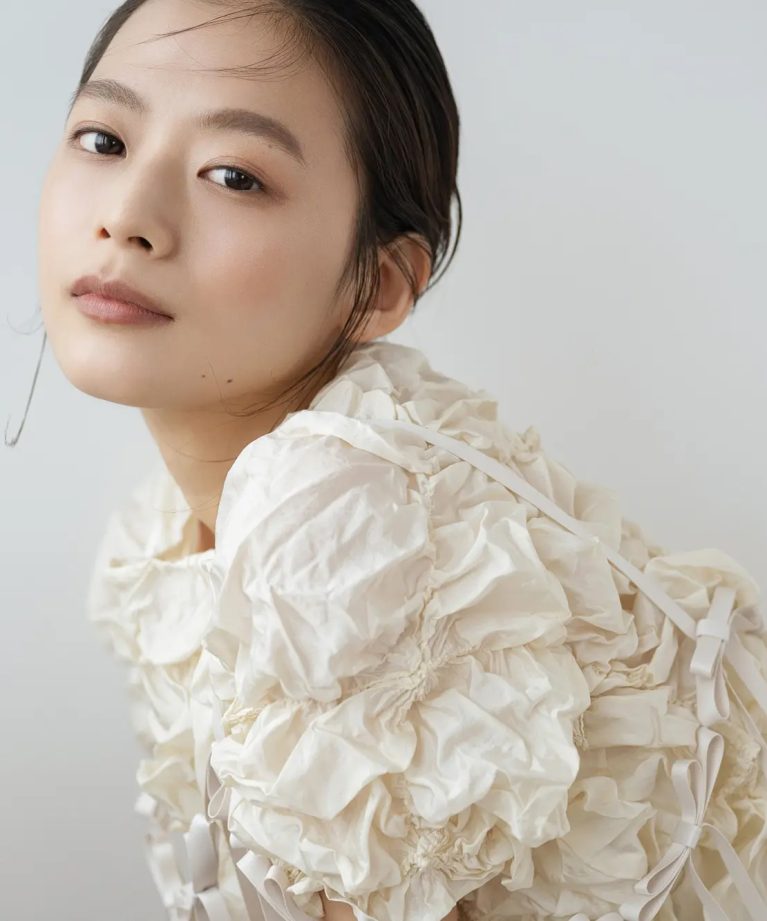 松木育未 | IKUMI MATSUKI for BIRYUHYAKKA “RMK 2025 spring collection「Beyond the haze」”